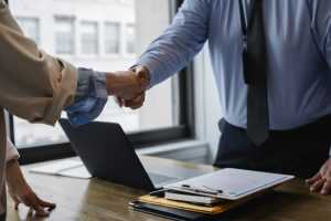 Werknemers in professionele bedrijfskleding werken efficiënter en geven een professionele indruk aan klanten