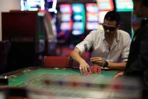 Hoogwaardige pokerkaarten van kunststof die geschikt zijn voor professioneel pokeren op tafel