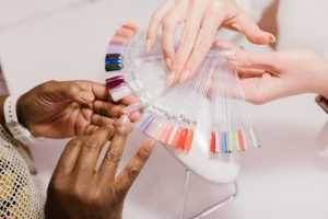 Stap voor stap gids voor het aanbrengen van acrylnagels met professionele technieken voor salonkwaliteit resultaten