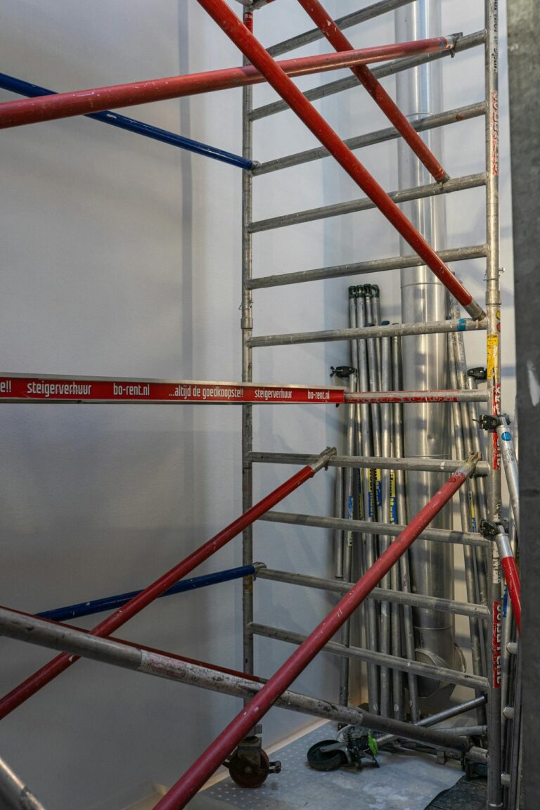 Home Veilig en efficiënt werken op hoogte met stabiele steiger en professionele uitrusting
